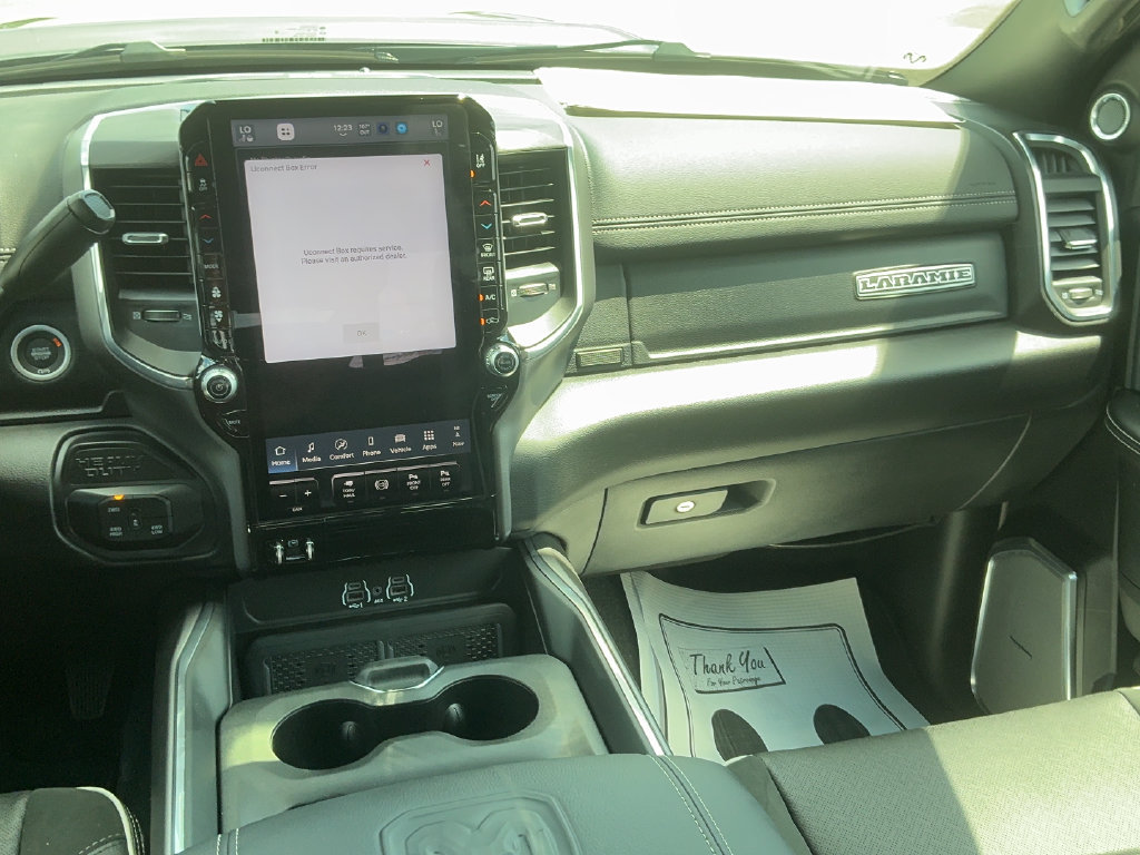 New 2026 RAM 2500 Laramie AWD/4WD image 17