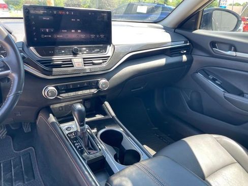 Used 2024 Nissan Altima 2.5 SR w/ SR Premium Package FWD image 19