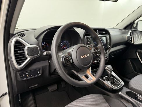 Used 2022 Kia Soul LX w/ Technology Package image 12