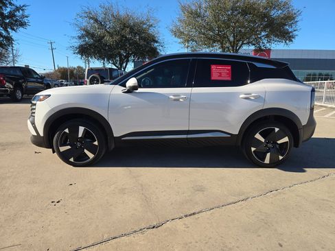 Certified 2025 Nissan Kicks SR image 6