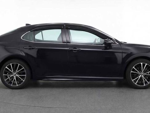 Used 2021 Toyota Camry SE image 4