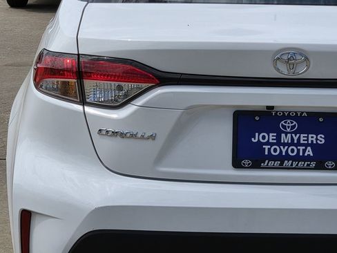 Used 2025 Toyota Corolla LE FWD image 10