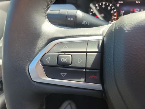 Used 2025 Jeep Compass Latitude AWD/4WD image 17