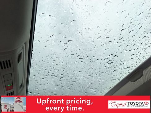 Used 2025 Volkswagen Jetta SEL FWD image 26