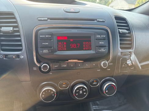 Used 2018 Kia Forte LX FWD image 28