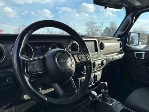 Used 2023 Jeep Wrangler Willys image 9