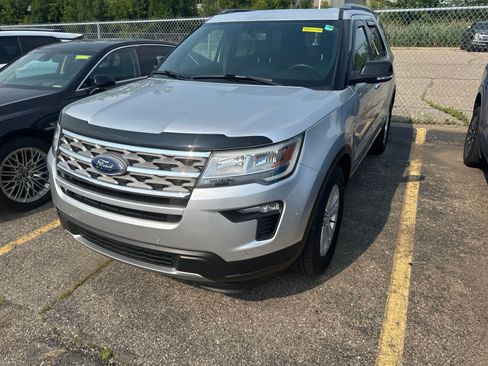 Used 2018 Ford Explorer XLT w/ Equipment Group 202A AWD/4WD image 1