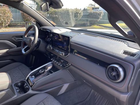 Used 2025 Chevrolet Colorado Z71 w/ Technology Package image 29