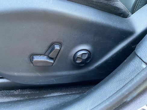 Used 2018 Jeep Cherokee Limited FWD image 30