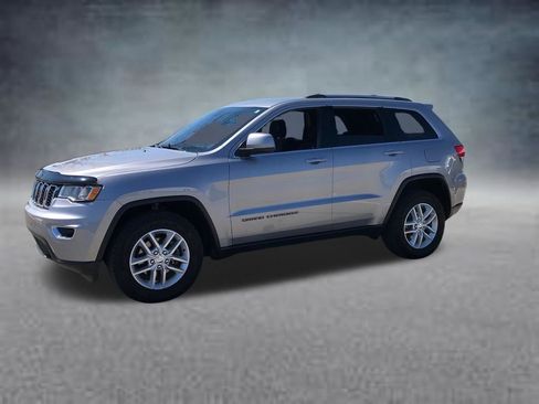 Used 2018 Jeep Grand Cherokee Laredo image 2