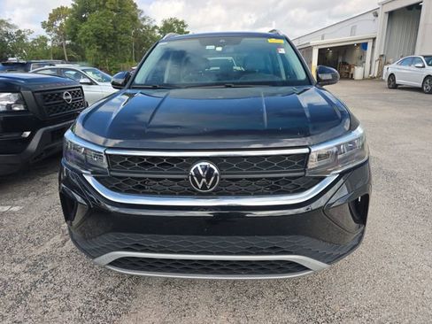 Used 2024 Volkswagen Taos SE w/ Black Wheel Package FWD image 2