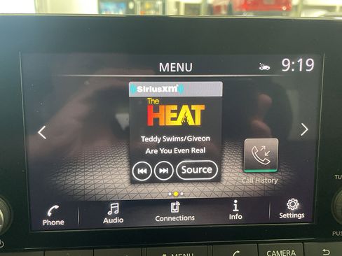 Used 2024 Nissan Pathfinder SV image 18