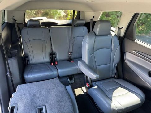 Used 2019 Buick Enclave Essence image 24