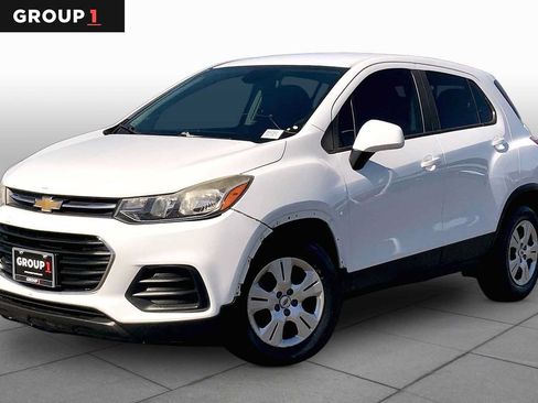 Used 2018 Chevrolet Trax LS FWD image 1