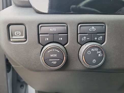 Used 2024 Chevrolet Silverado 1500 LT AWD/4WD image 25