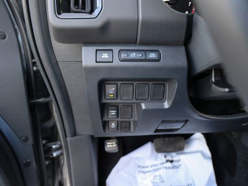 Used 2025 Nissan Frontier Pro-X image 18