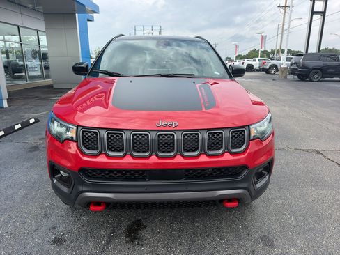 Used 2024 Jeep Compass Trailhawk AWD/4WD image 2