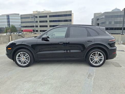 Used 2023 Porsche Cayenne S image 2