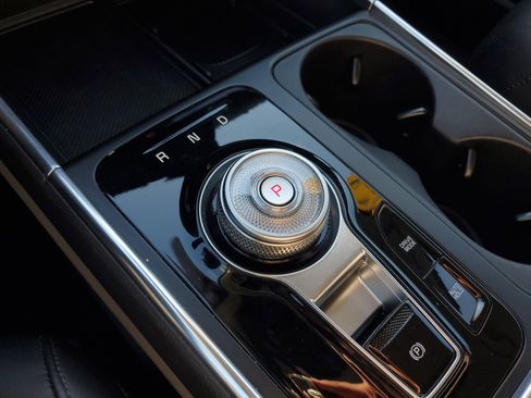 Certified 2025 Kia Carnival EX image 36