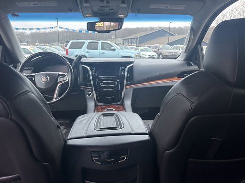 Used 2015 Cadillac Escalade ESV Luxury image 38