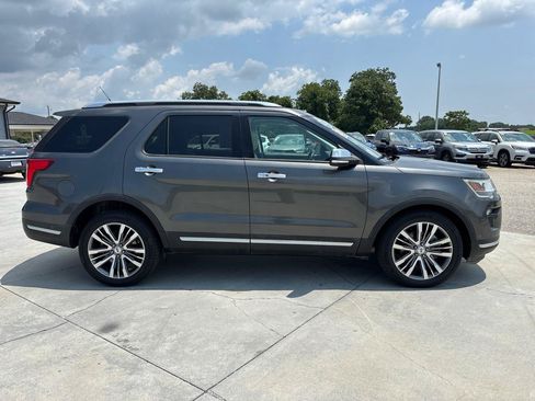 Used 2018 Ford Explorer Platinum AWD/4WD image 3