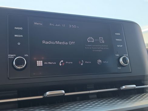Used 2024 Kia Carnival LX FWD image 28
