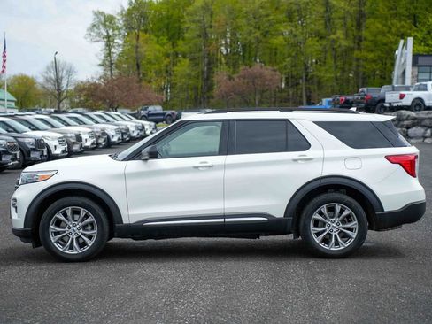 Certified 2023 Ford Explorer XLT w/ Equipment Group 202A AWD/4WD image 8