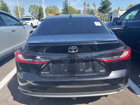 Used 2025 Toyota Camry SE w/ Convenience Package image 5