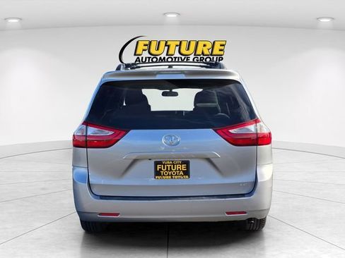 Certified 2017 Toyota Sienna LE FWD image 6