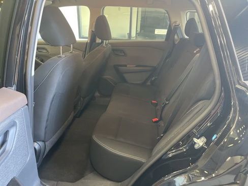 Used 2023 Nissan Rogue S image 9