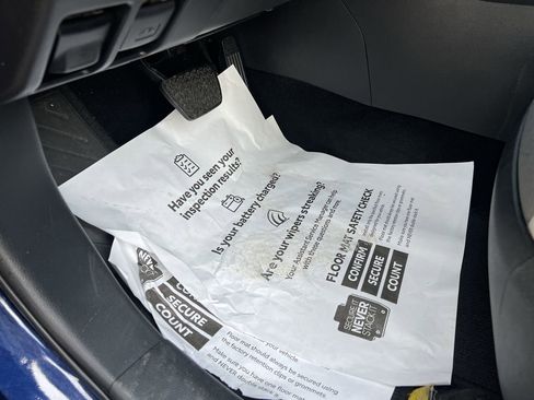 Used 2022 Toyota RAV4 XLE w/ Convenience Package image 17