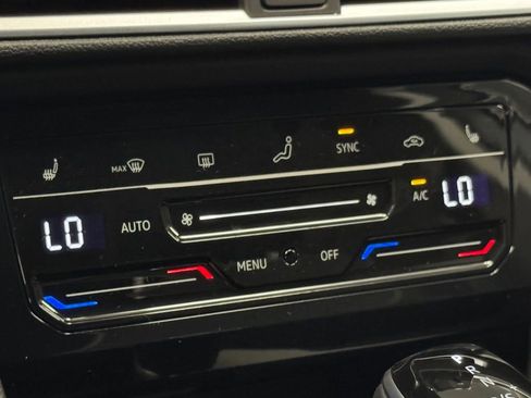 New 2025 Volkswagen Taos SE image 15