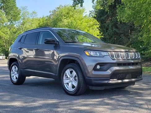 Used 2022 Jeep Compass Latitude AWD/4WD image 1