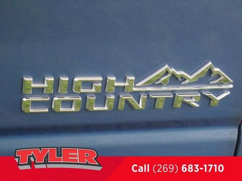Used 2024 Chevrolet Silverado 2500 High Country w/ High Country Premium Package AWD/4WD image 17
