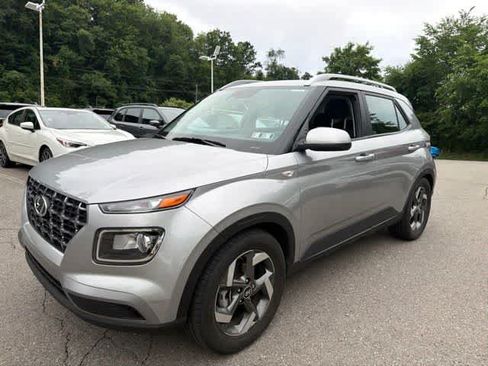 Used 2024 Hyundai Venue SEL FWD image 1