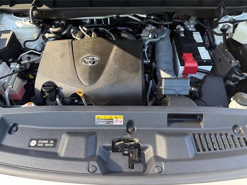 Used 2022 Toyota Highlander XLE AWD/4WD image 23