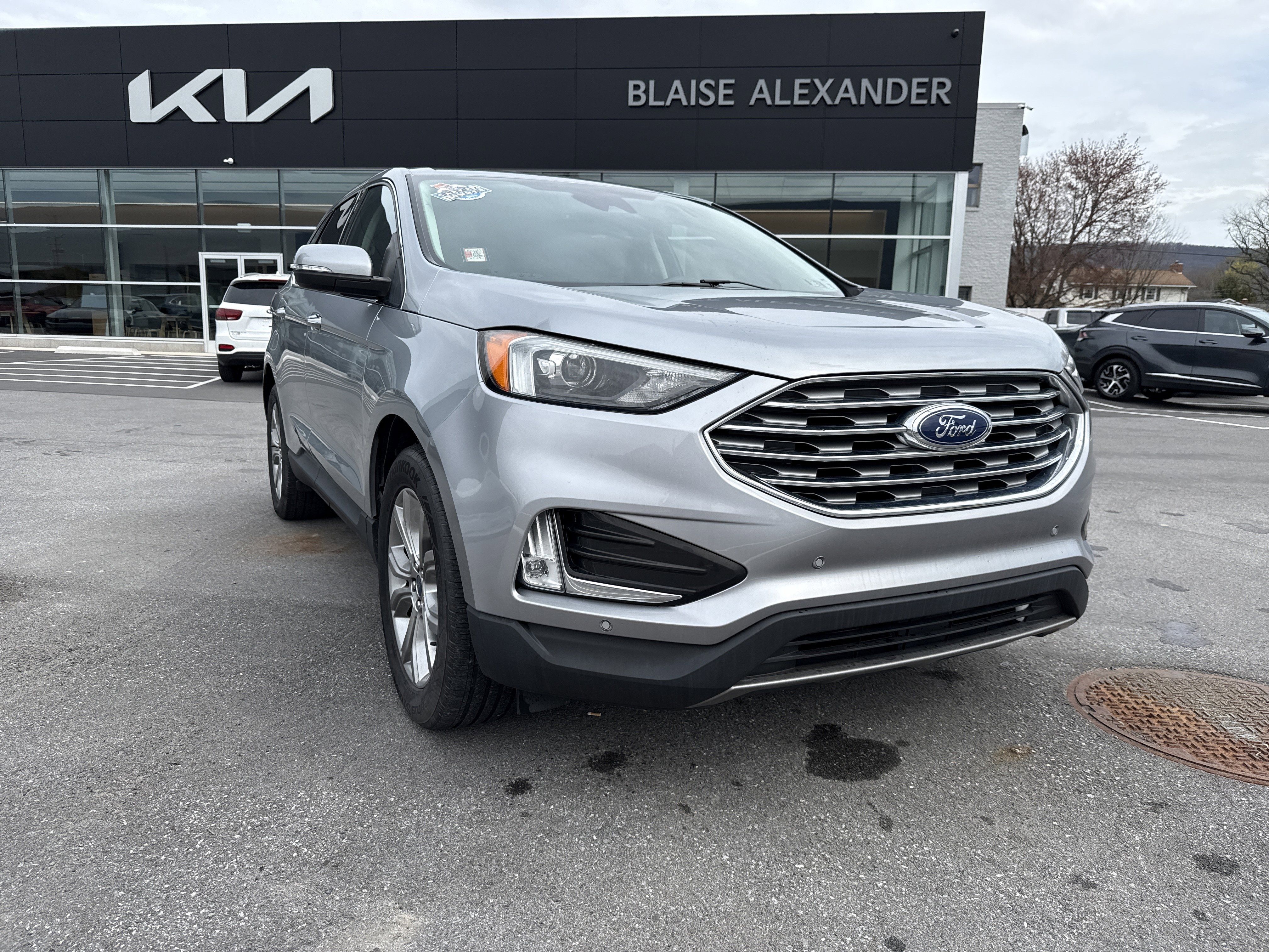Used 2022 Ford Edge Titanium AWD/4WD image 1