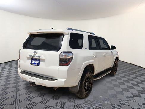 Used 2016 Toyota 4Runner SR5 Premium RWD image 4