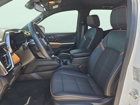 Used 2024 GMC Canyon AT4 AWD/4WD image 13