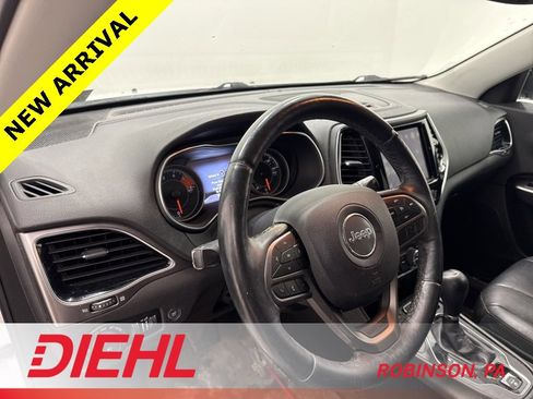 Used 2019 Jeep Cherokee Limited image 19