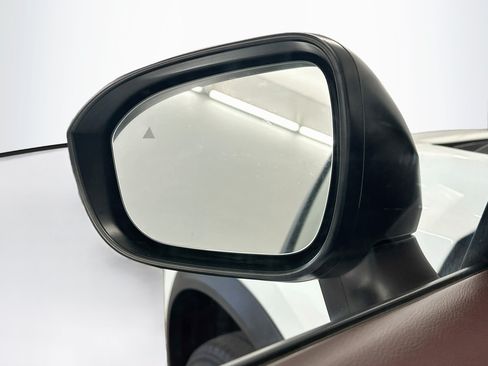 Used 2023 Nissan Rogue S AWD/4WD image 16