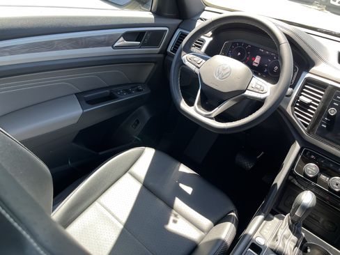 Certified 2023 Volkswagen Atlas Cross Sport SE w/ Panoramic Sunroof Package AWD/4WD image 9