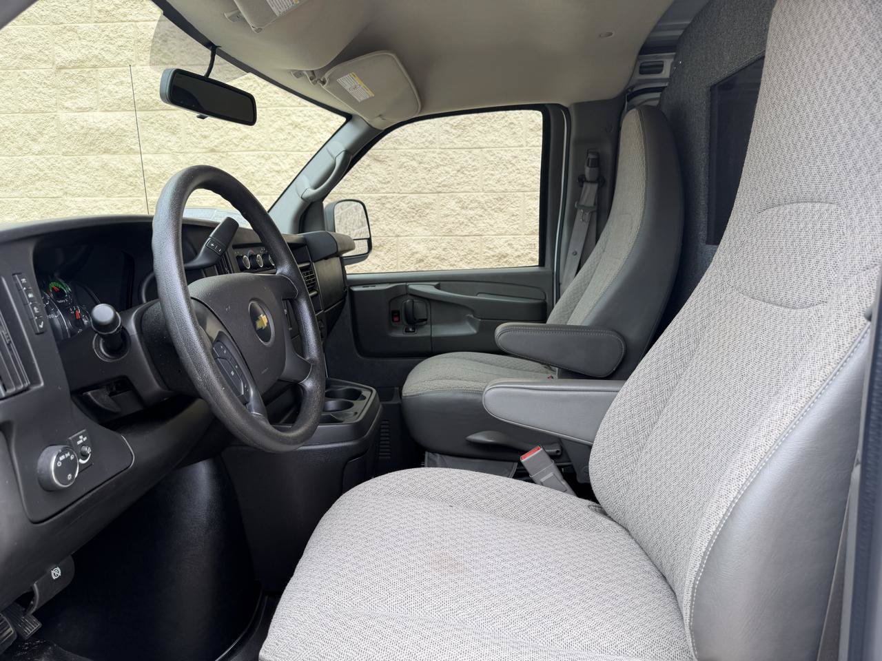 Used 2015 Chevrolet Express 2500 RWD image 13