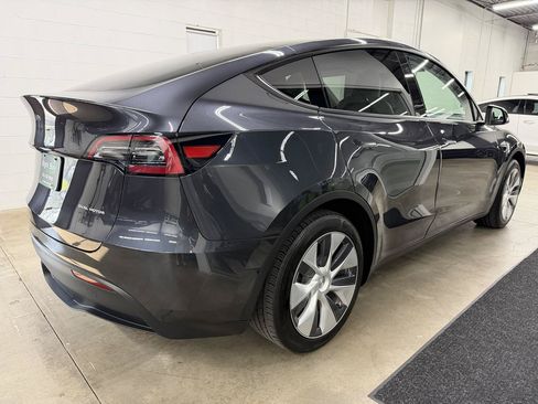 Used 2024 Tesla Model Y Long Range AWD/4WD image 4