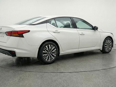 Used 2025 Nissan Altima 2.5 SV image 9