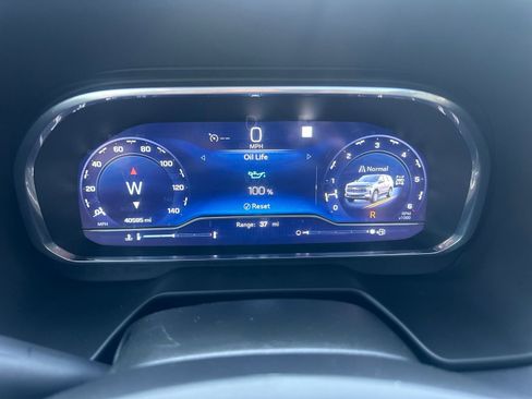 Used 2023 Chevrolet Tahoe Z71 w/ Luxury Package AWD/4WD image 29