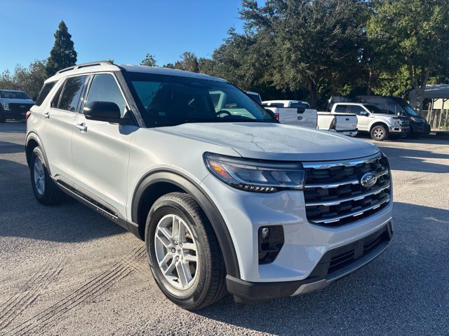 Used 2026 Ford Explorer Active w/ Active Comfort Package RWD image 3