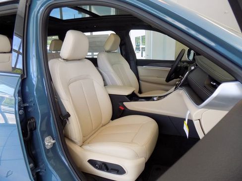 New 2026 Jeep Grand Cherokee L Limited AWD/4WD image 24