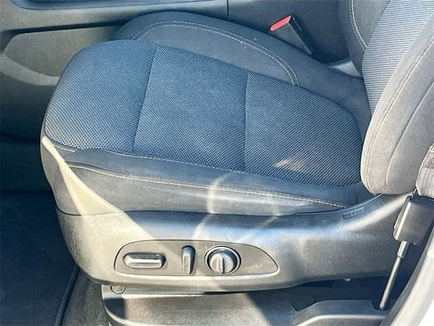 Used 2018 Chevrolet Traverse LT image 18