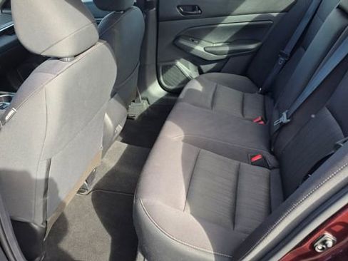 Used 2024 Nissan Altima 2.5 SV image 10